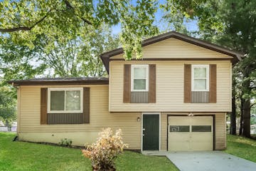 1109 NE Columbus St Lees Summit, MO 64086